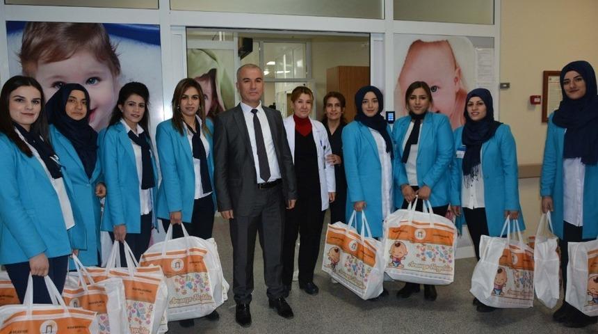 Nusaybin&rsquo;de doğan bebeklerin ilk hediyesi belediyeden