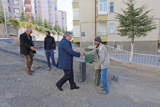 Kiçiköy Mahallesine Kaldırım Ve Otopark