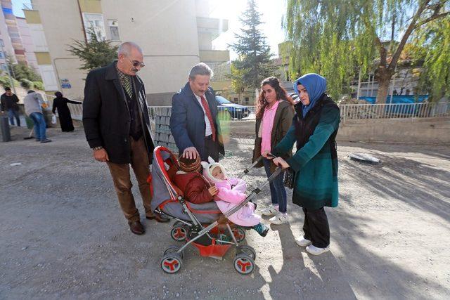 Kiçiköy Mahallesine Kaldırım Ve Otopark