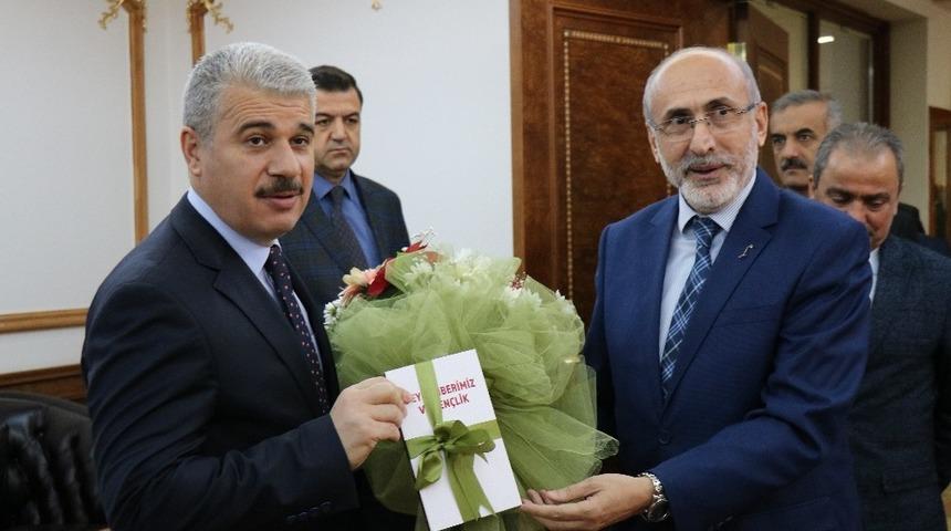 İl M&uuml;ft&uuml;s&uuml; Mehmet Yaman: &ldquo;Efendimiz asrı saadet &ccedil;ağını gen&ccedil;lerle kurmuştur&rdquo;