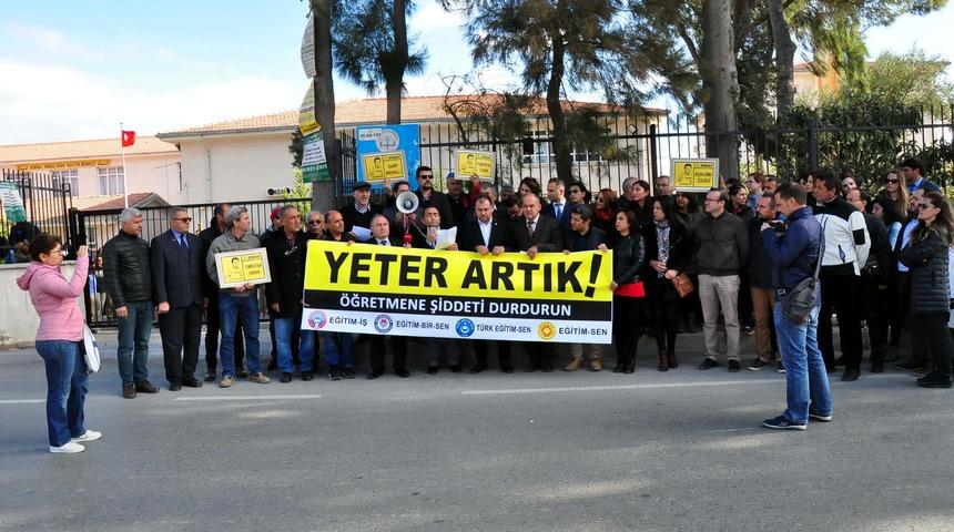 İzmir'de &ouml;ğrencinin ağabeyinden &ouml;ğretmene saldırı