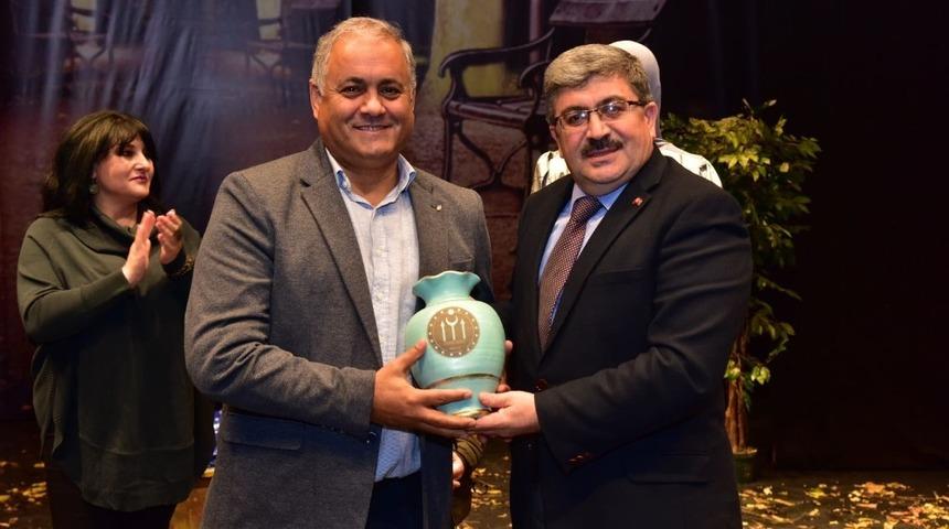 Azerbaycan K&uuml;lt&uuml;r Bakanlığı Devlet Tiyatrosu oyuncuları Bilecik&rsquo;te sahne aldı