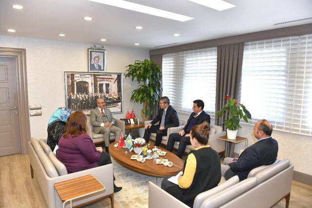 Kazakistan ve Kore büyükelçileri Vali Demirtaş’ı ziyaret etti