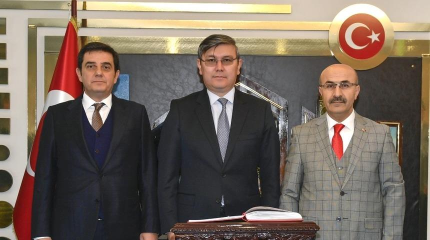 Kazakistan ve Kore b&uuml;y&uuml;kel&ccedil;ileri Vali Demirtaş&rsquo;ı ziyaret etti