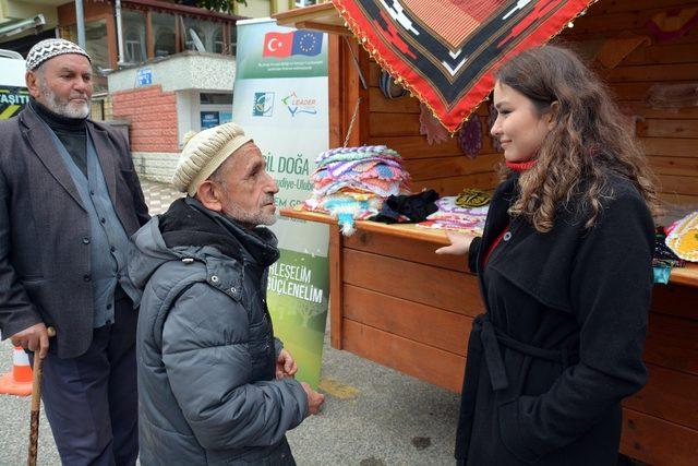 Gezici tanıtım aracıyla satış yaparak dikkat çektiler