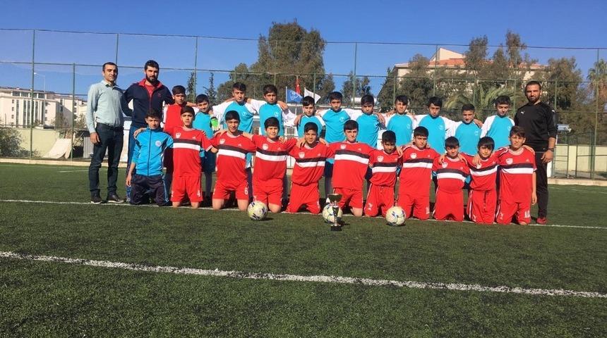 Beyt&uuml;şşebaplı sporcular kupayla d&ouml;nd&uuml;