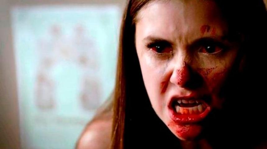 Kendisini vampir, sevgilisini kurtadam sandı! Adamı göğsünden bıçakladı