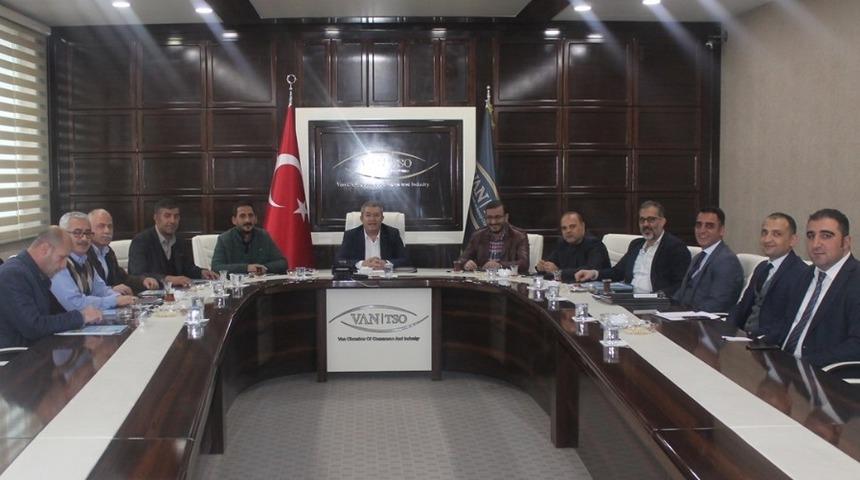 Van&rsquo;daki inşaat malzemecileri k&uuml;meleniyor