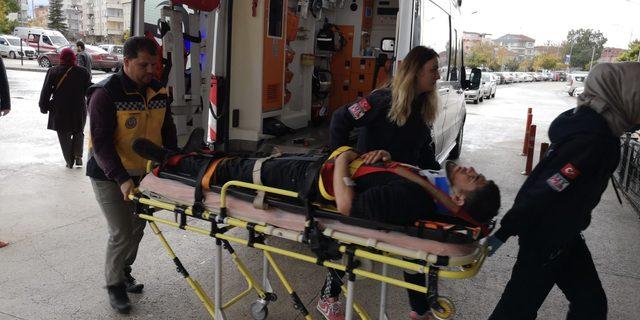 AK Parti Kadın Kolları Başkanı'nın cipine çarpan motosikletli yaralandı