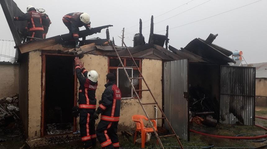 Elazığ&rsquo;da k&ouml;m&uuml;rl&uuml;k yangını