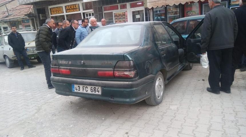 Freni boşalan ara&ccedil;, park halindeki araca &ccedil;arptı; 1 yaralı