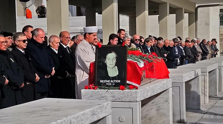 Baykal'ın manevi annesi Nezihe Altıok, son yolculuğa uğurlandı