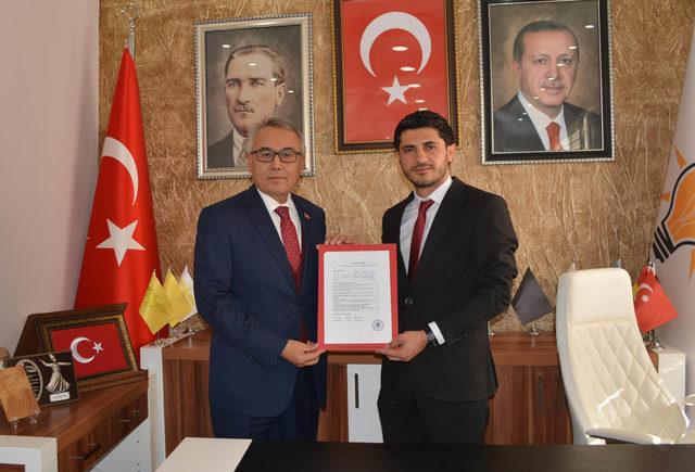 Gölcük Kaymakamı Altıntaş, Dombra eşliğinde aday adayı oldu 2