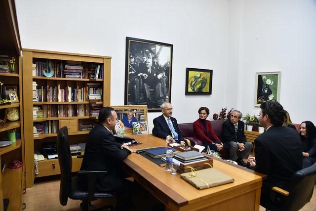 Kılı&ccedil;daroğlu Tarık Akan ın okulu Taş Mektep i ziyaret etti (2) 1