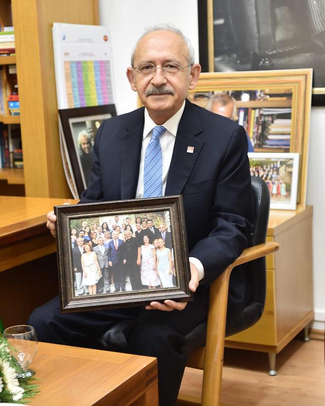 Kılı&ccedil;daroğlu Tarık Akan ın okulu Taş Mektep i ziyaret etti (2) 2