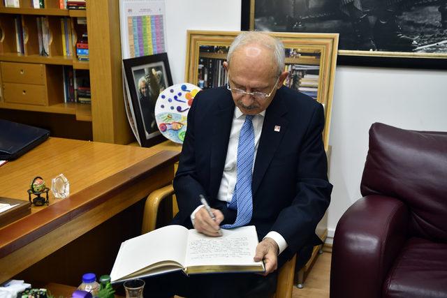 Kılı&ccedil;daroğlu Tarık Akan ın okulu Taş Mektep i ziyaret etti (2) 4