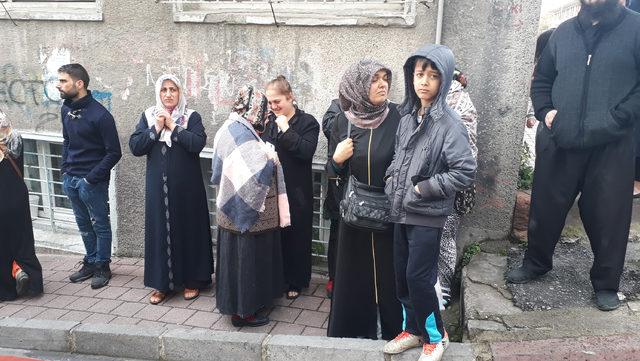 Fatih te yangın da mahsur kalan 2 &ccedil;ocuğu itfaiye kurtarıldı 4