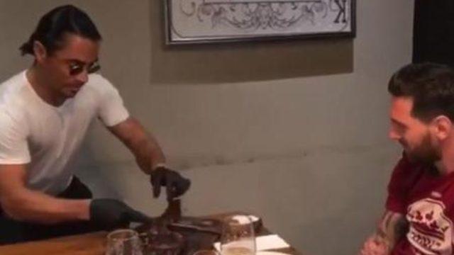 Nusret yine yaptı yapacağını! Messi'yle Pogba mest oldu