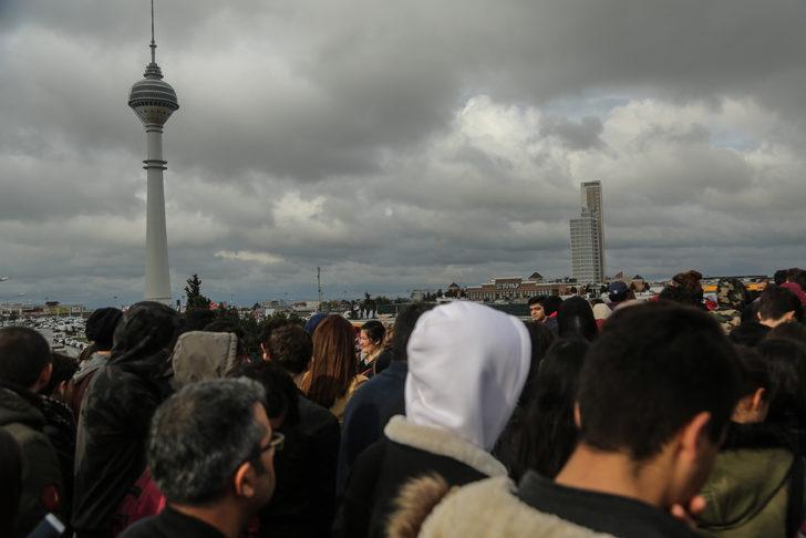 Kitap Fuarı'na akın ettiler! Üst geçit yetmedi, polis yolu kesti G4
