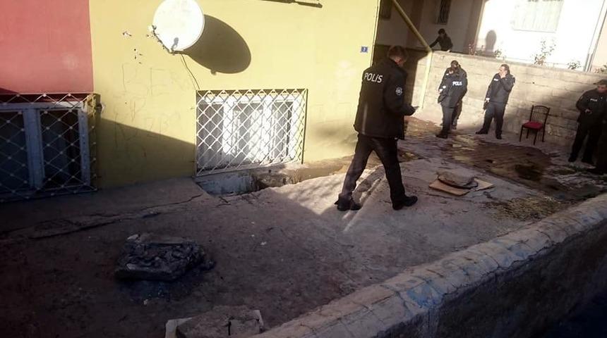 Bah&ccedil;ede top oynayan Suriyeli &ccedil;ocuk, kanalizasyon &ccedil;ukuruna d&uuml;şt&uuml;