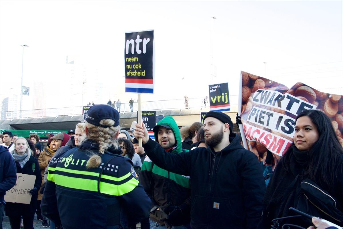 "Noel Baba" festivalinde ırk&ccedil;ılık protestosu 