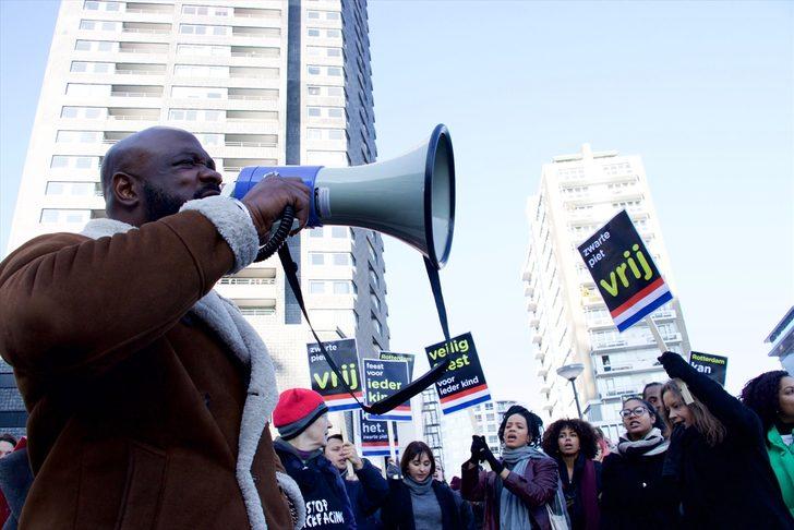 "Noel Baba" festivalinde ırkçılık protestosu  G3