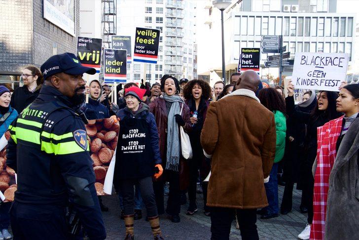 "Noel Baba" festivalinde ırkçılık protestosu  G5