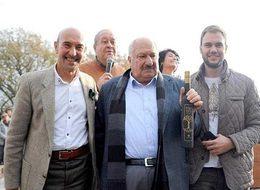 Seferihisar'da dikkat çeken müzayede! Yarım litre zeytinyağı 30 bin liraya satıldı...