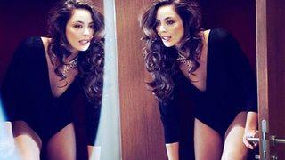 Azra Akın anne oldu