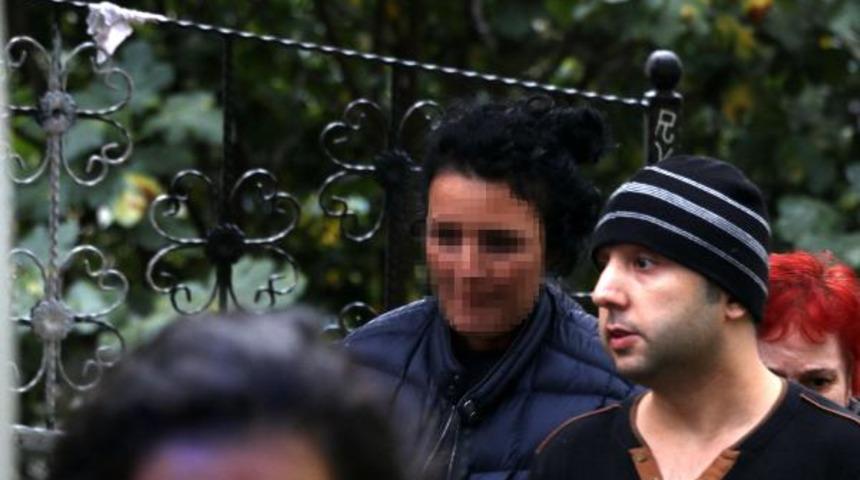 Beyoğlu'nda evine &ccedil;ağırdığı kadını bı&ccedil;akladı!