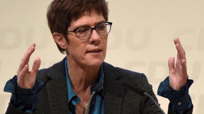 'Yeni Merkel'den Almanya'da yaşayan gurbetçilere kötü haber!