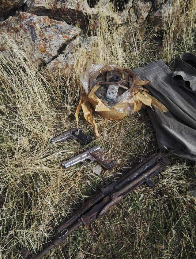 Van'da terör örgütü PKK'ya ait silah ve patlayıcı ele geçirildi 