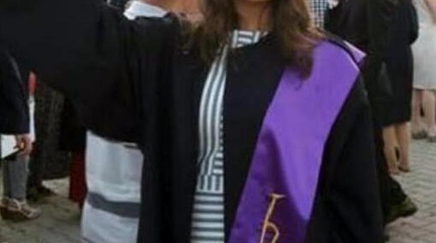 Kazada &ouml;len psikolog, g&ouml;zyaşları arasında toprağa verildi