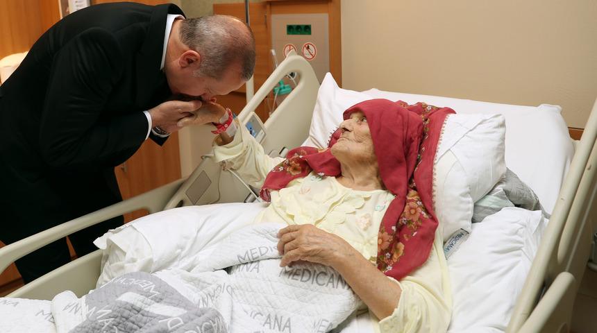 Cumhurbaşkanı Erdoğan, 100 yaşındaki Nazmiye Nine'yi ziyaret etti