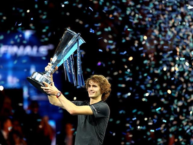 Alexander Zverev, Federer'den sonra Djokovic'i de yenip ATP'de şampiyon oldu