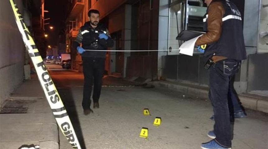 Yoldan geçenlere kurşun yağdırdı, boş kovanları toplayıp kayıplara karıştı!