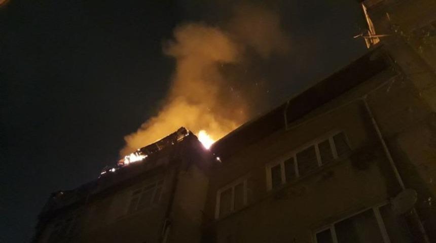 İstanbul'da korkutan yangın! Mahalleli sokağa döküldü