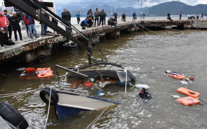 Marmaris'te tekneler battı, deniz renk değiştirdi G1