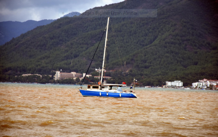 Marmaris'te tekneler battı, deniz renk değiştirdi G2