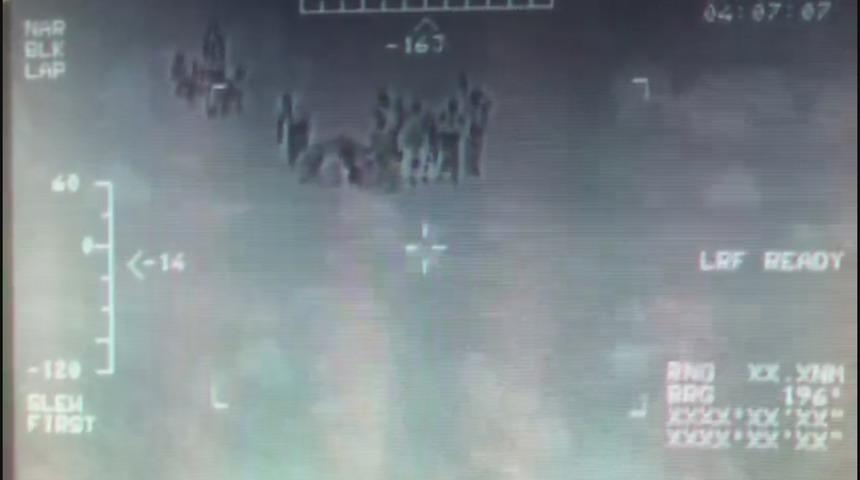 Sahil Güvenlik Komutanlığı, Ege Denizi'nde mahsur kalan göçmenler için operasyon başlattı