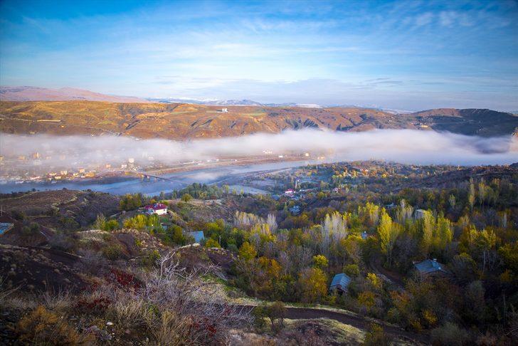 Tarihi ilçe Palu'da sonbahar ve sis güzelliği  G4