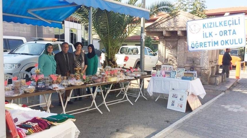 Edremit’te kermes geliri okula kütüphane olacak