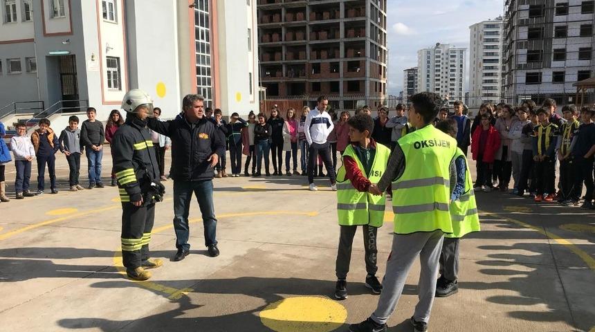 İtfaiyeden öğrencilere yangın eğitimi