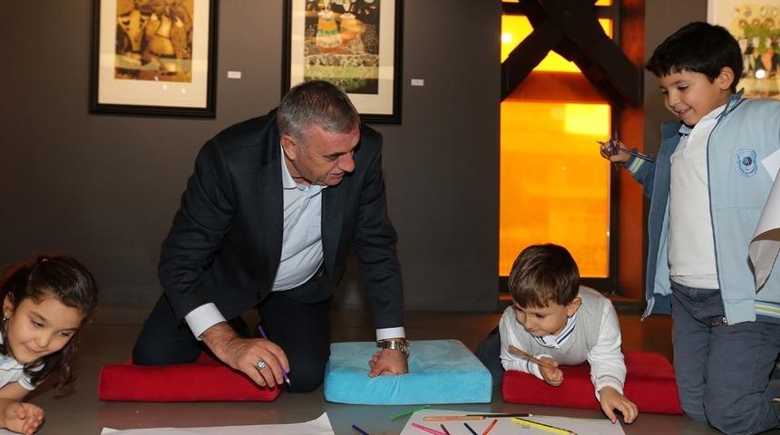 Başkan Toçoğlu çocuklarla resim yaptı