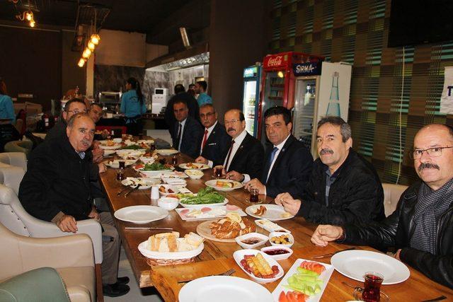 Türk Eğitim-Sen üyeleri kahvaltıda buluştu