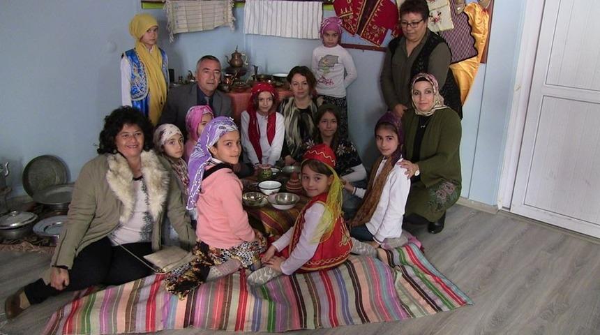 Didimli &ouml;ğrencilerden &ouml;rnek sergi