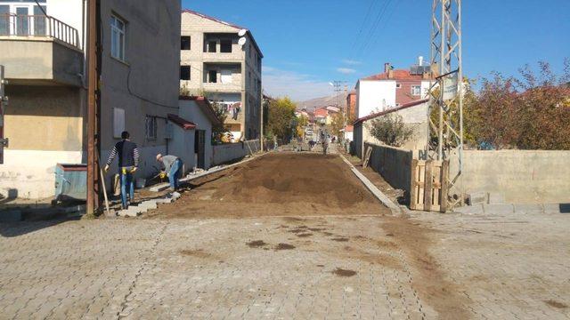 Tatvan’da yol yapım çalışması