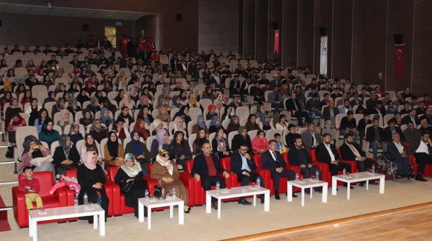 &lsquo;Hz. Peygamber ve Gen&ccedil;lik&rsquo; konulu konferans d&uuml;zenlendi