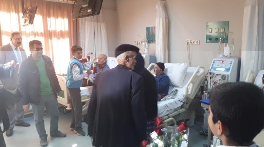 Tortum İmam Hatip Ortaokulu &ouml;ğrencilerinden anlamlı ziyaret