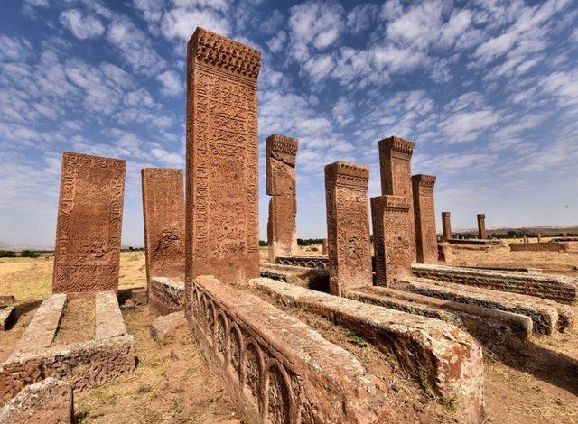 Ahlat’taki tarihi yapılar karekod ile tanıtılacak